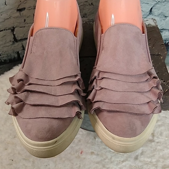 Crown Vintage Womens 7.5 Blush Ruffle Faux Suede Slip On Merie Flat Sneakers - Picture 5 of 15